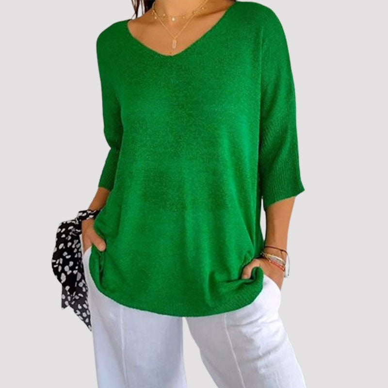 Single coloured knitted top with v-neck