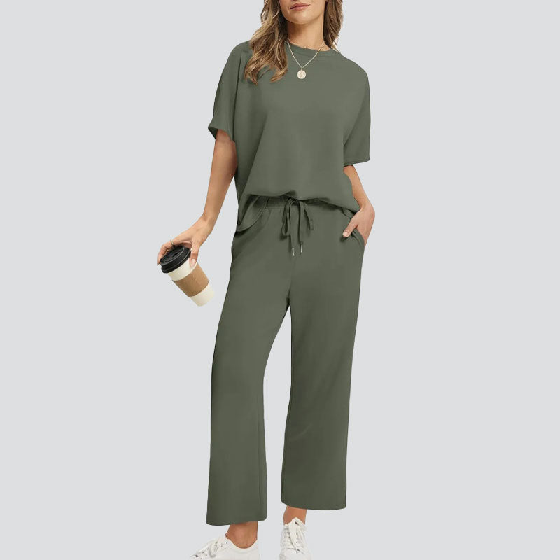 Comfortable women's 2-piece set: stretchy top & pants – timeless combinations
