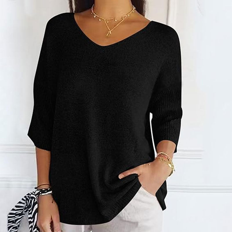 Single coloured knitted top with v-neck