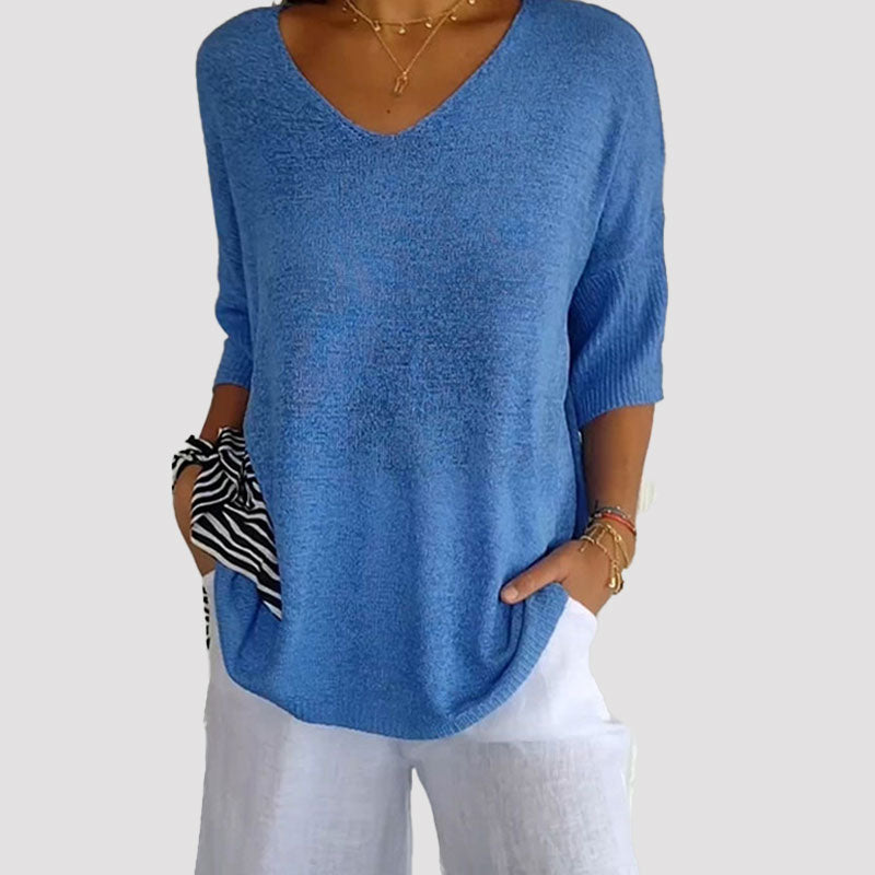 Single coloured knitted top with v-neck