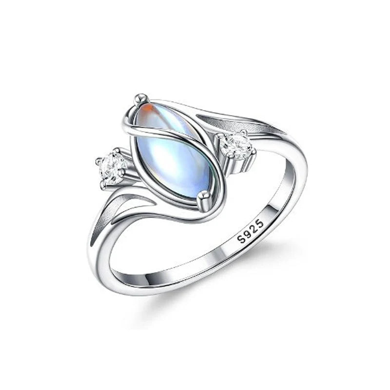💍Geometric Oval Moonstone Ring with Zirconia Accents – Mystical, Sparkling & Timelessly Elegant!