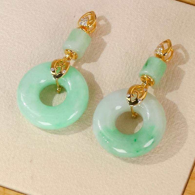 Round pendant with jade look – timeless symbol of harmony and balance 💚🌿