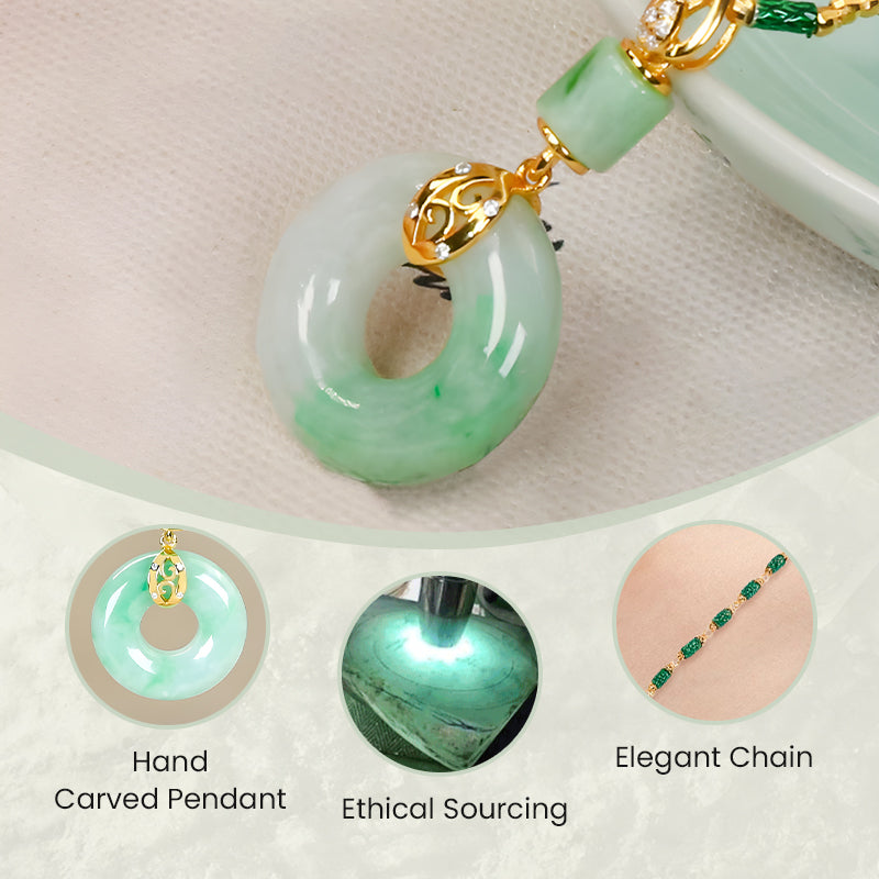Round pendant with jade look – timeless symbol of harmony and balance 💚🌿