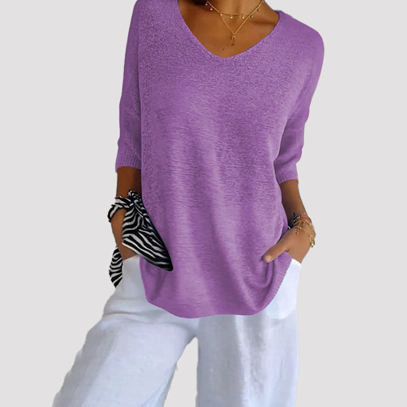 Single coloured knitted top with v-neck