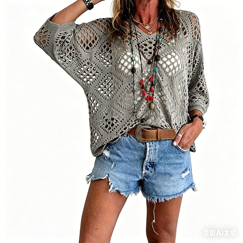 🌿 V-neck shirt with open-knit hem