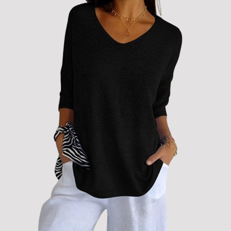 Single coloured knitted top with v-neck