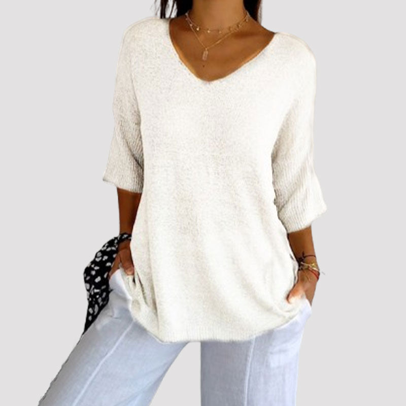Single coloured knitted top with v-neck