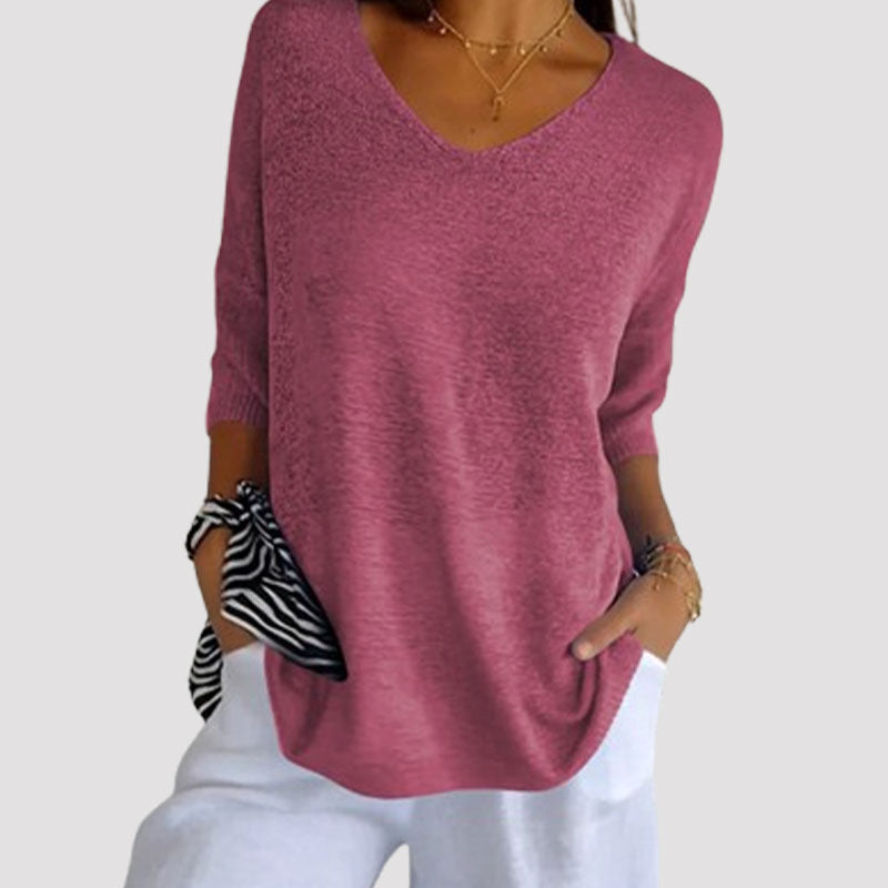 Single coloured knitted top with v-neck