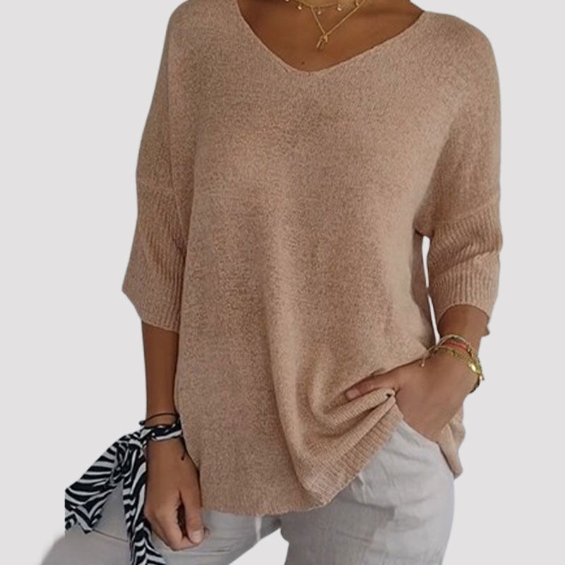 Single coloured knitted top with v-neck