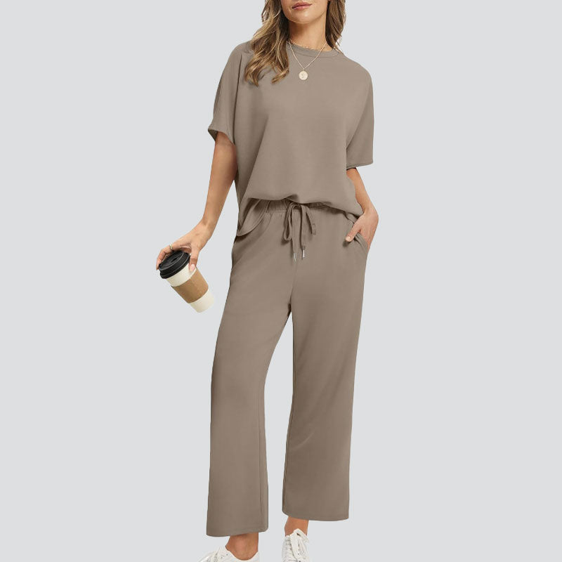 Comfortable women's 2-piece set: stretchy top & pants – timeless combinations