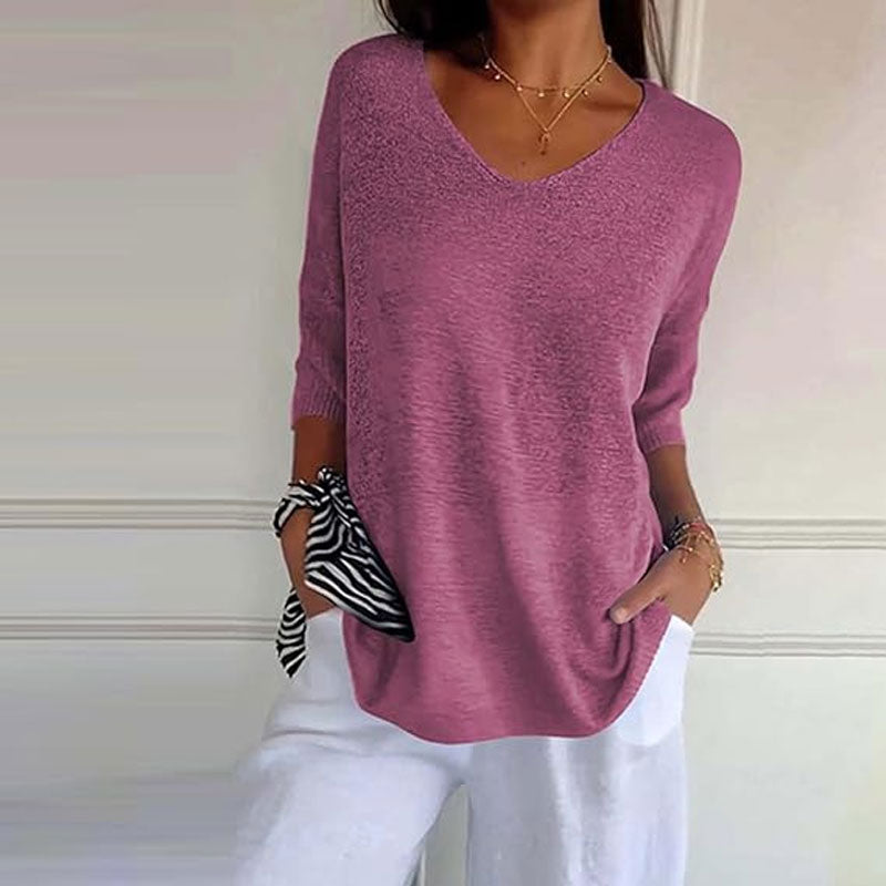 Single coloured knitted top with v-neck