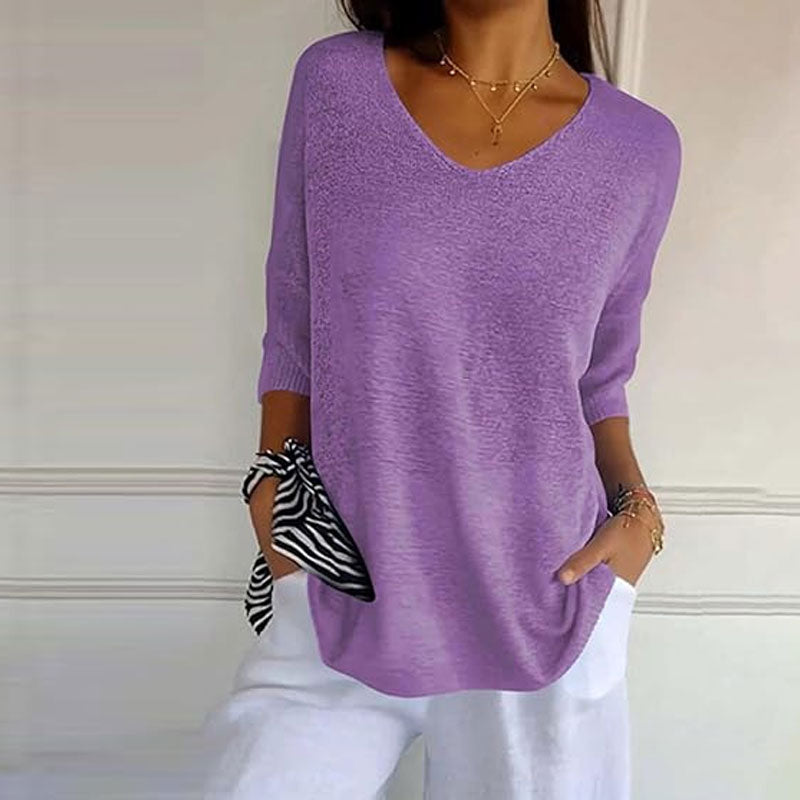 Single coloured knitted top with v-neck