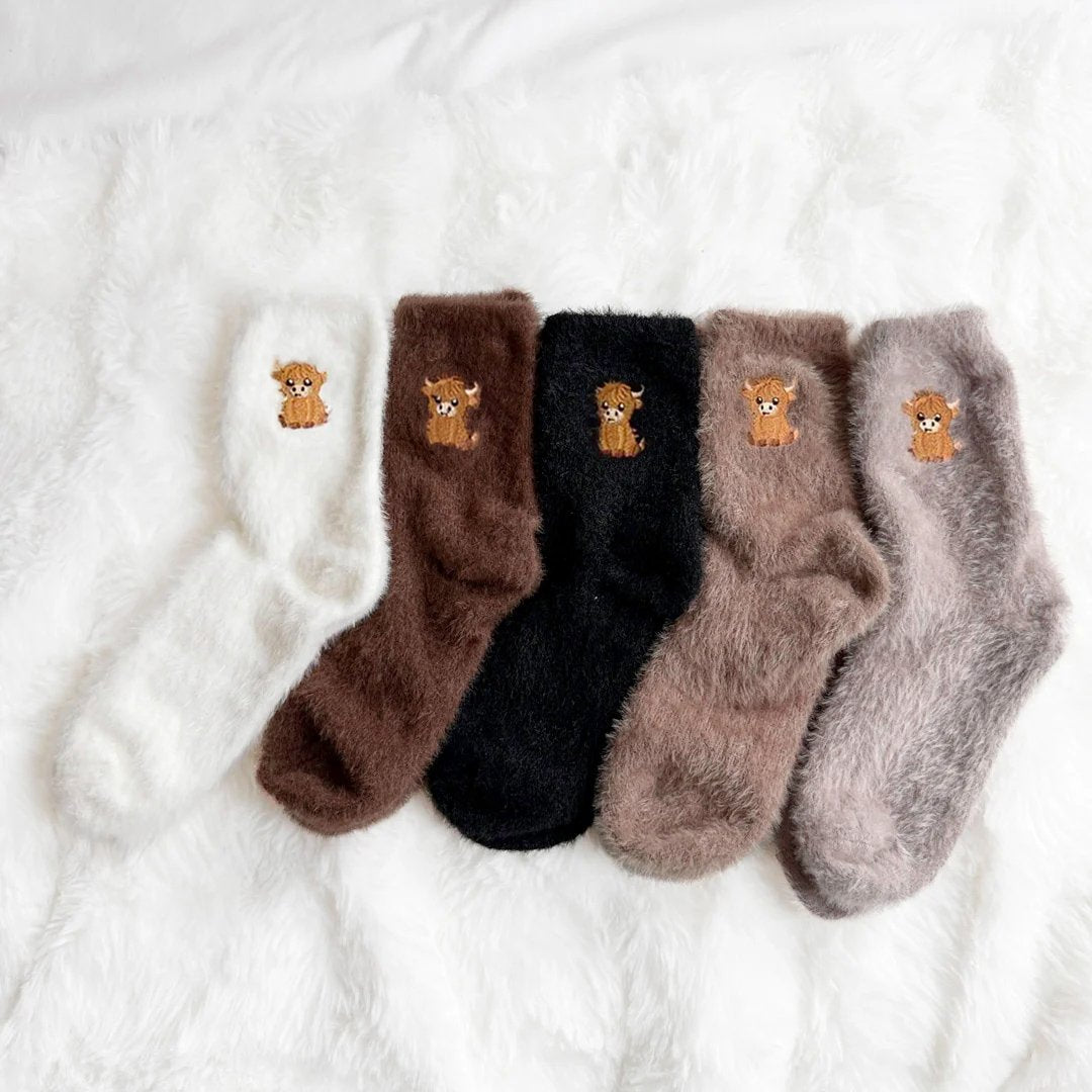 🧦Ultra-warm for cold days🐮Fuzzy highland cow socks