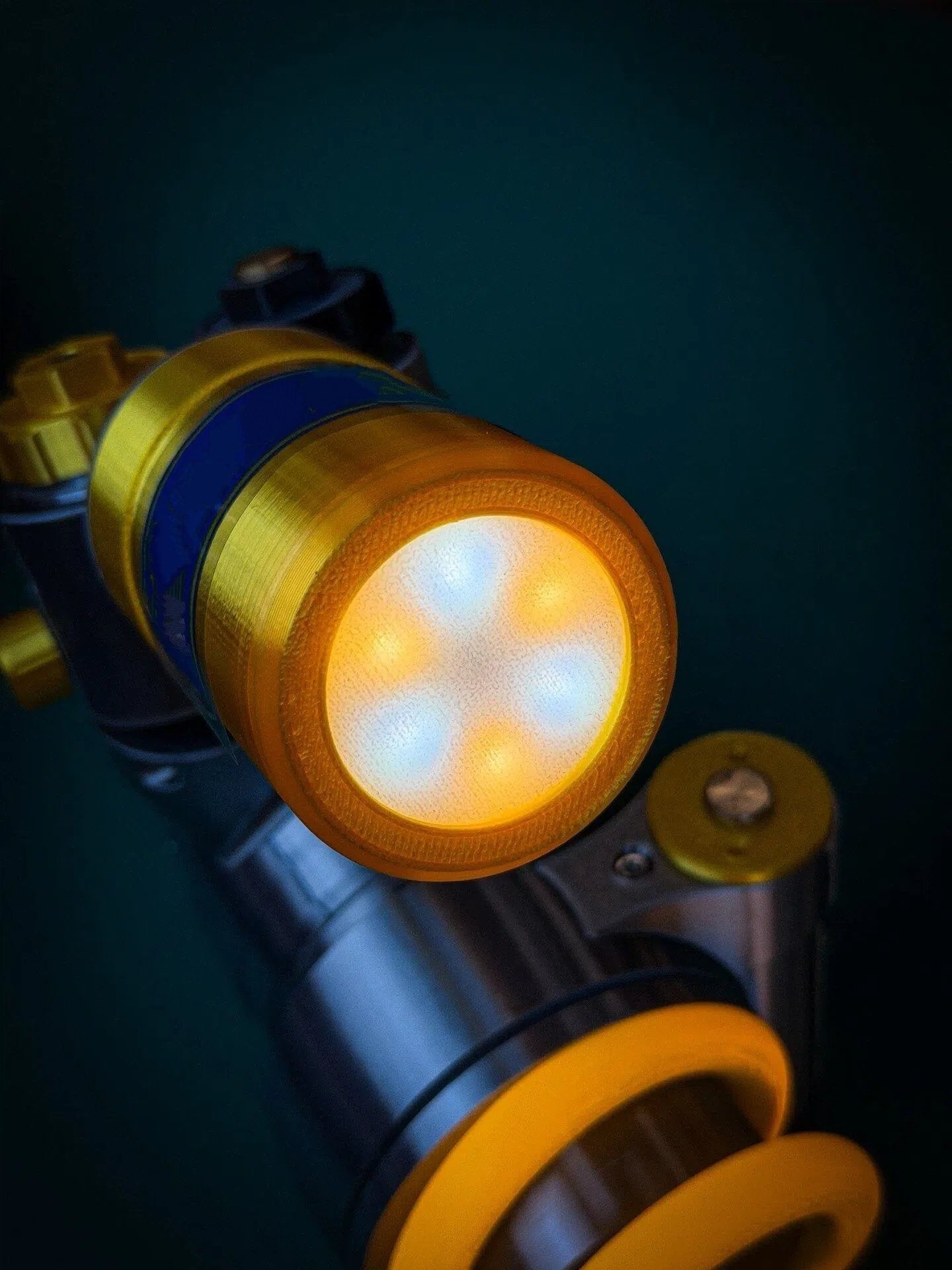 🎁Father's Day Limited Sale🔥Inspired Suspension Shock Absorber Lamp - Adjustable LED Light for Gamers & Car Enthusiasts(⏰Free Shipping)