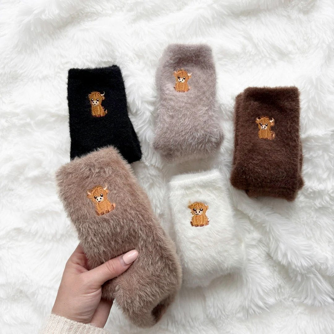 🧦Ultra-warm for cold days🐮Fuzzy highland cow socks