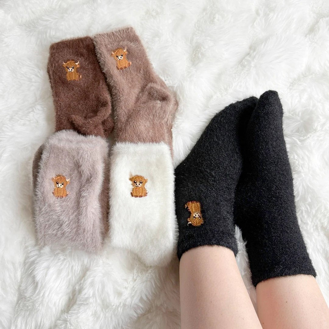 🧦Ultra-warm for cold days🐮Fuzzy highland cow socks