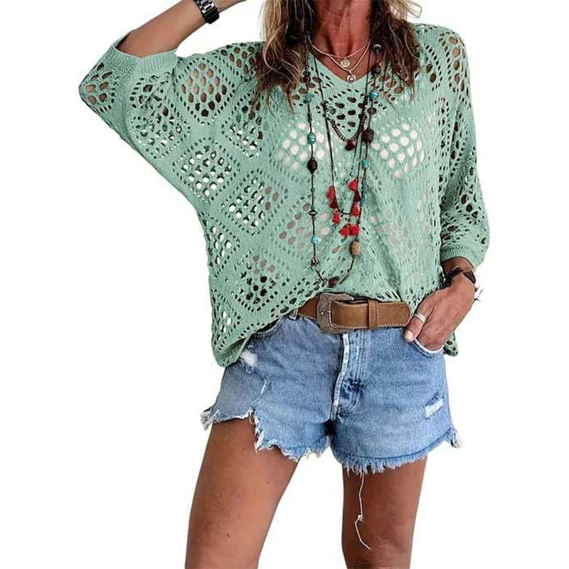 🌿 V-neck shirt with open-knit hem
