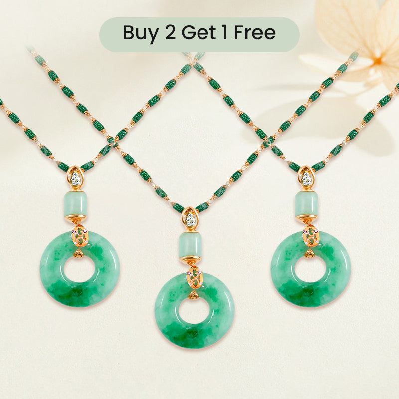 Round pendant with jade look – timeless symbol of harmony and balance 💚🌿