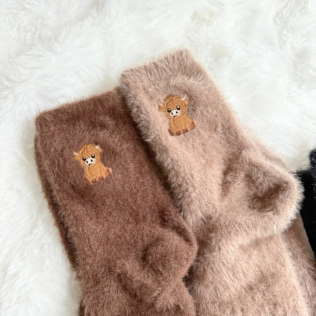 🧦Ultra-warm for cold days🐮Fuzzy highland cow socks