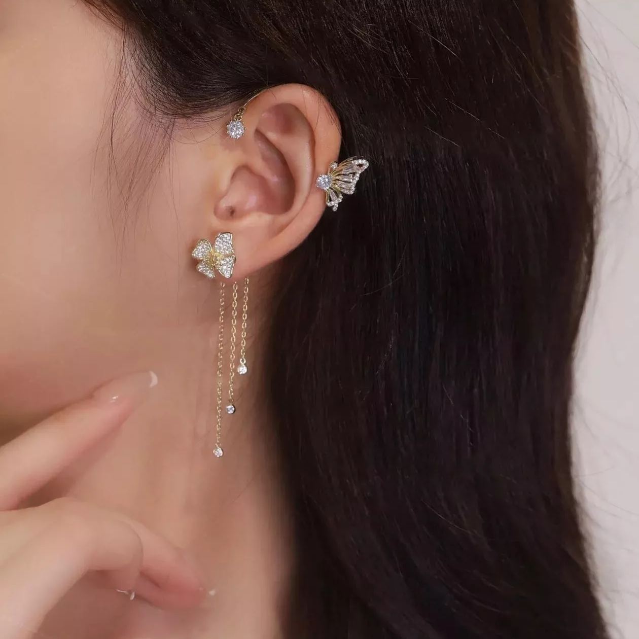 ✨🦋 Zirconia earrings with butterfly clas