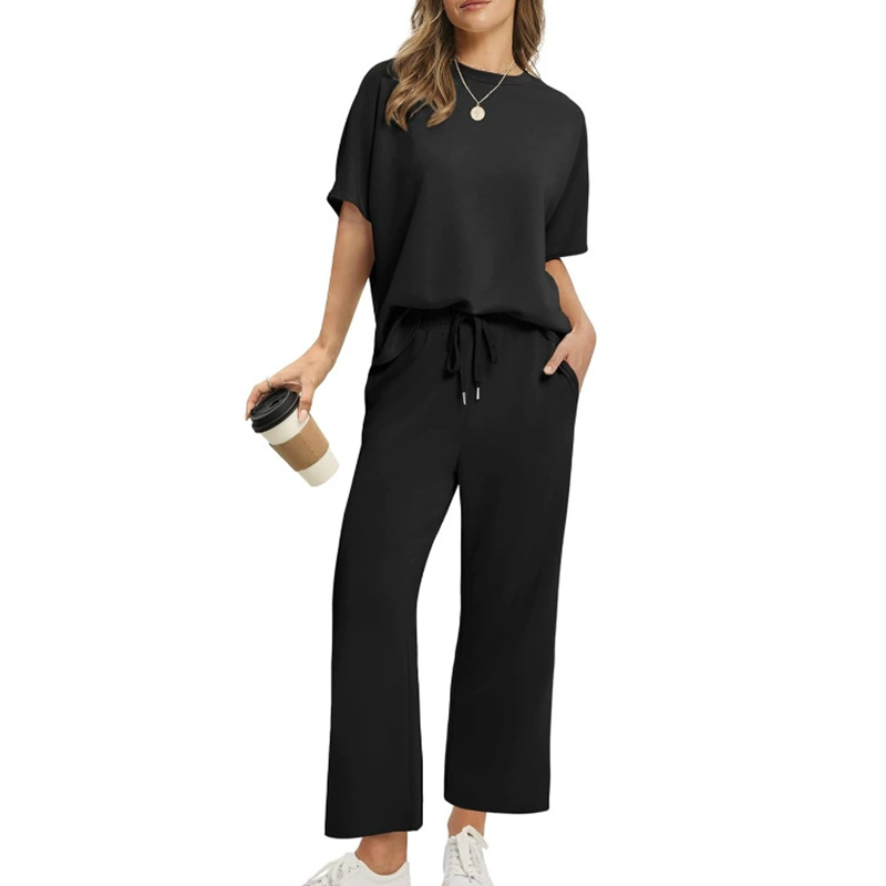 Comfortable women's 2-piece set: stretchy top & pants – timeless combinations