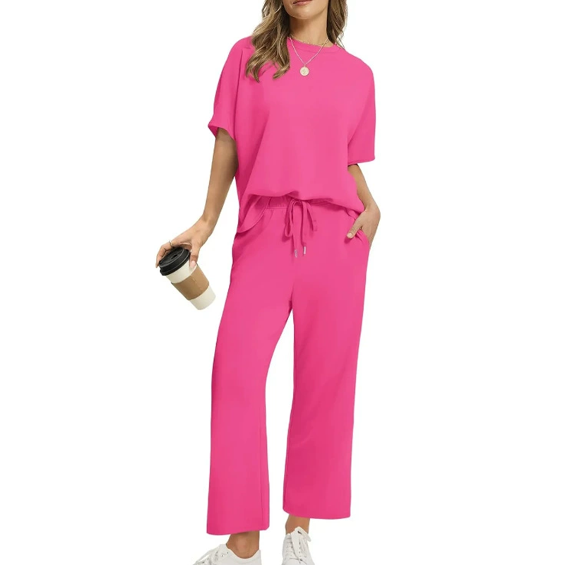 Comfortable women's 2-piece set: stretchy top & pants – timeless combinations