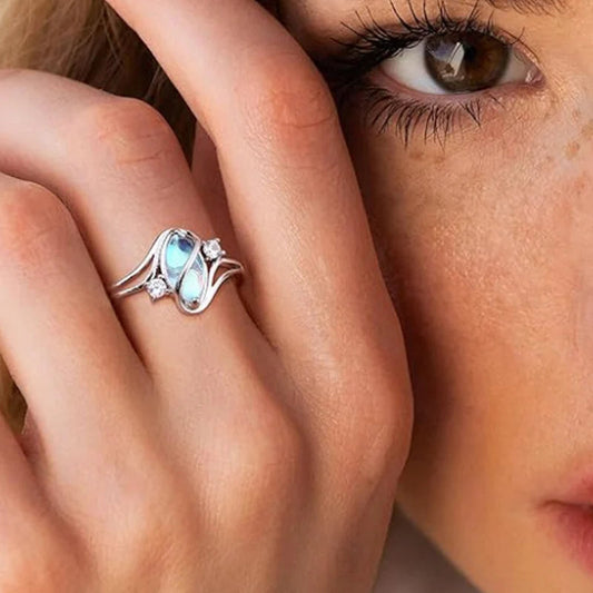 💍Geometric Oval Moonstone Ring with Zirconia Accents – Mystical, Sparkling & Timelessly Elegant!