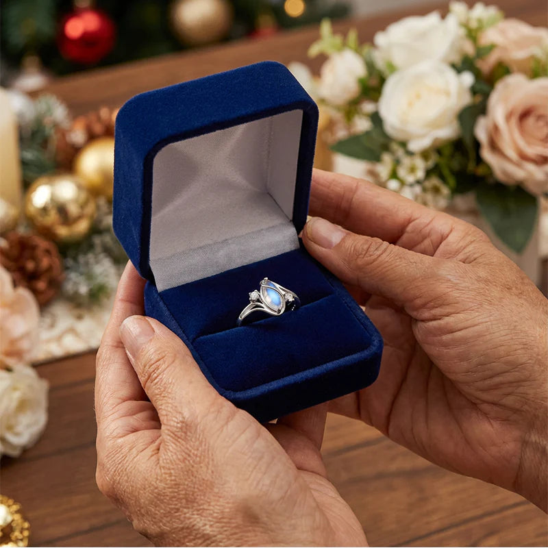 💍Geometric Oval Moonstone Ring with Zirconia Accents – Mystical, Sparkling & Timelessly Elegant!