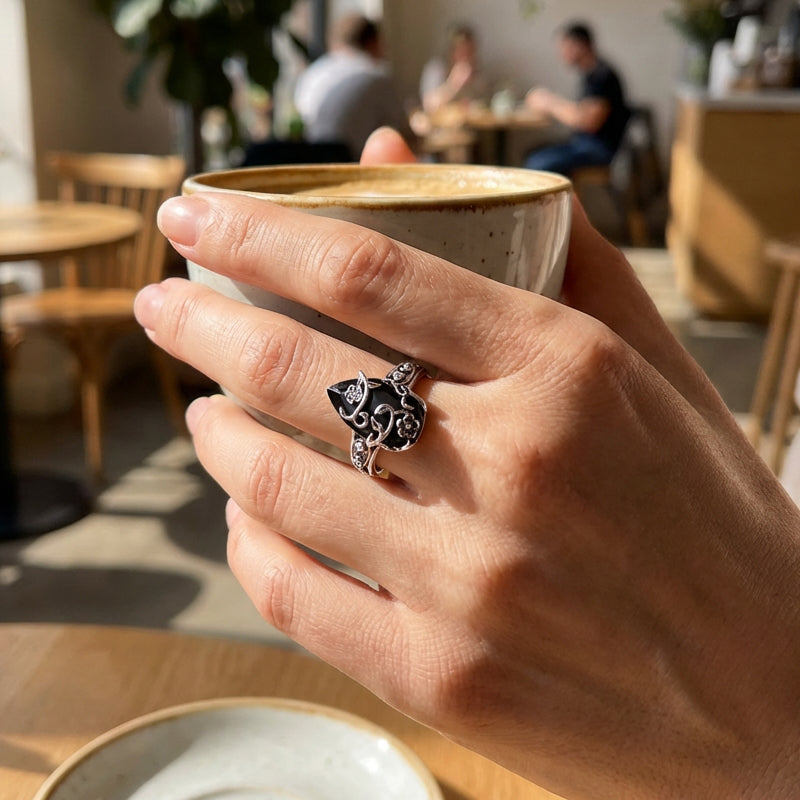 💎 BOHEMIAN VINTAGE RING! 💎 Floral Vine Design, Black Teardrop Gem & Sparkling Accents for Timeless Elegance✨