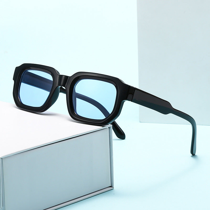 Unisex sunglasses with thick, square frames