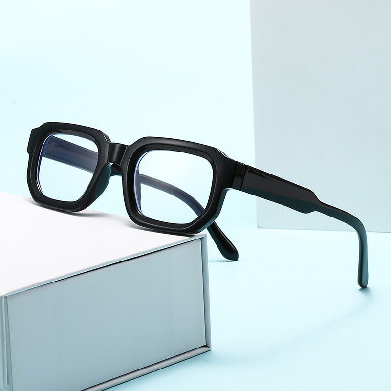 Unisex sunglasses with thick, square frames