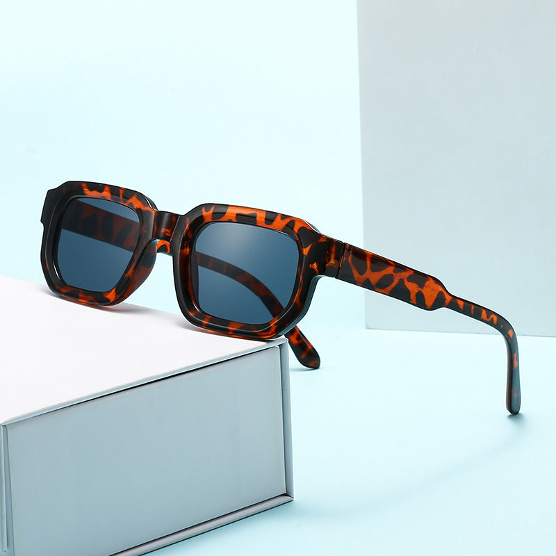 Unisex sunglasses with thick, square frames